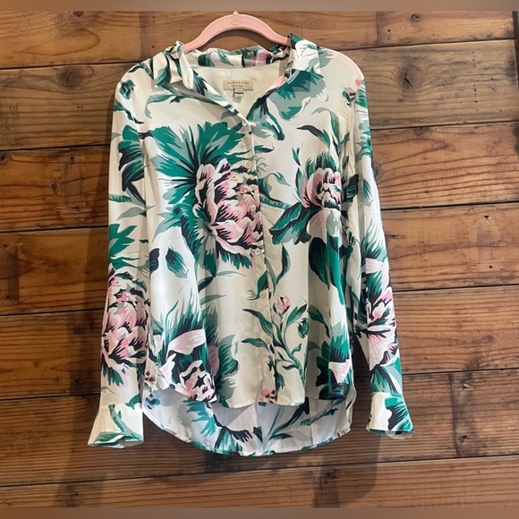 Burberry- SZ 6 Floral bBlouse- *Flaw* - Picture 3 of 10